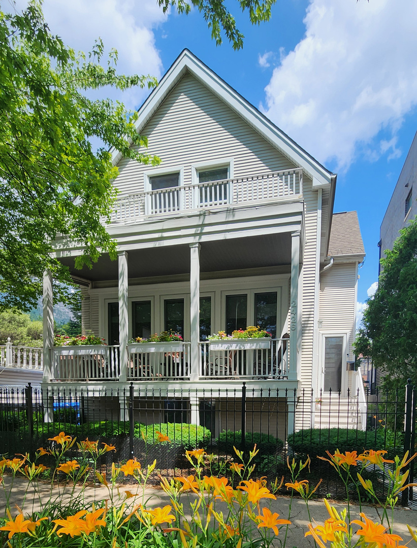 2426 W Lyndale Street