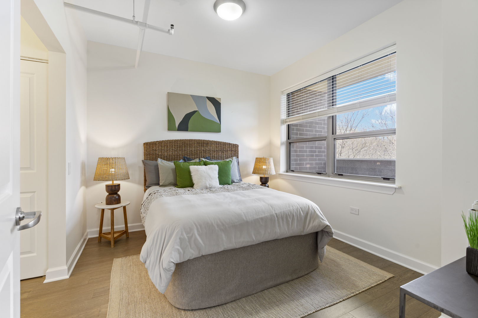 437 W Division Street Unit: 310