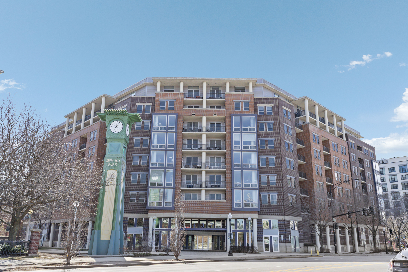 437 W Division Street Unit: 310