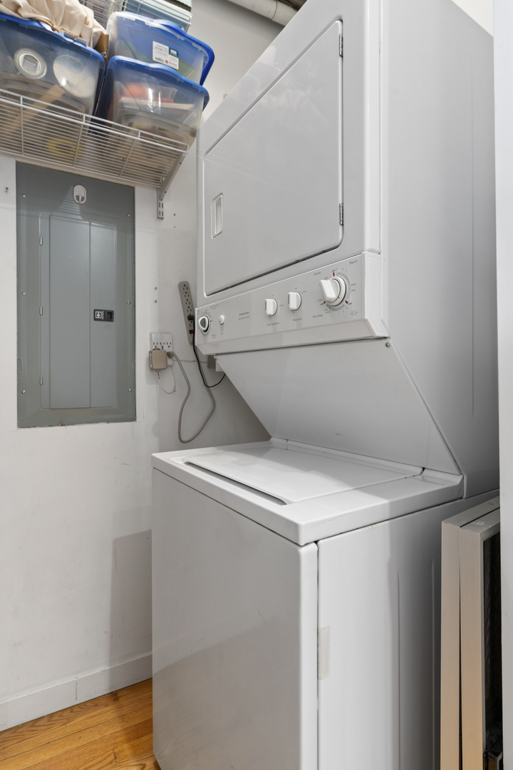 950 W Erie Street Unit: 602