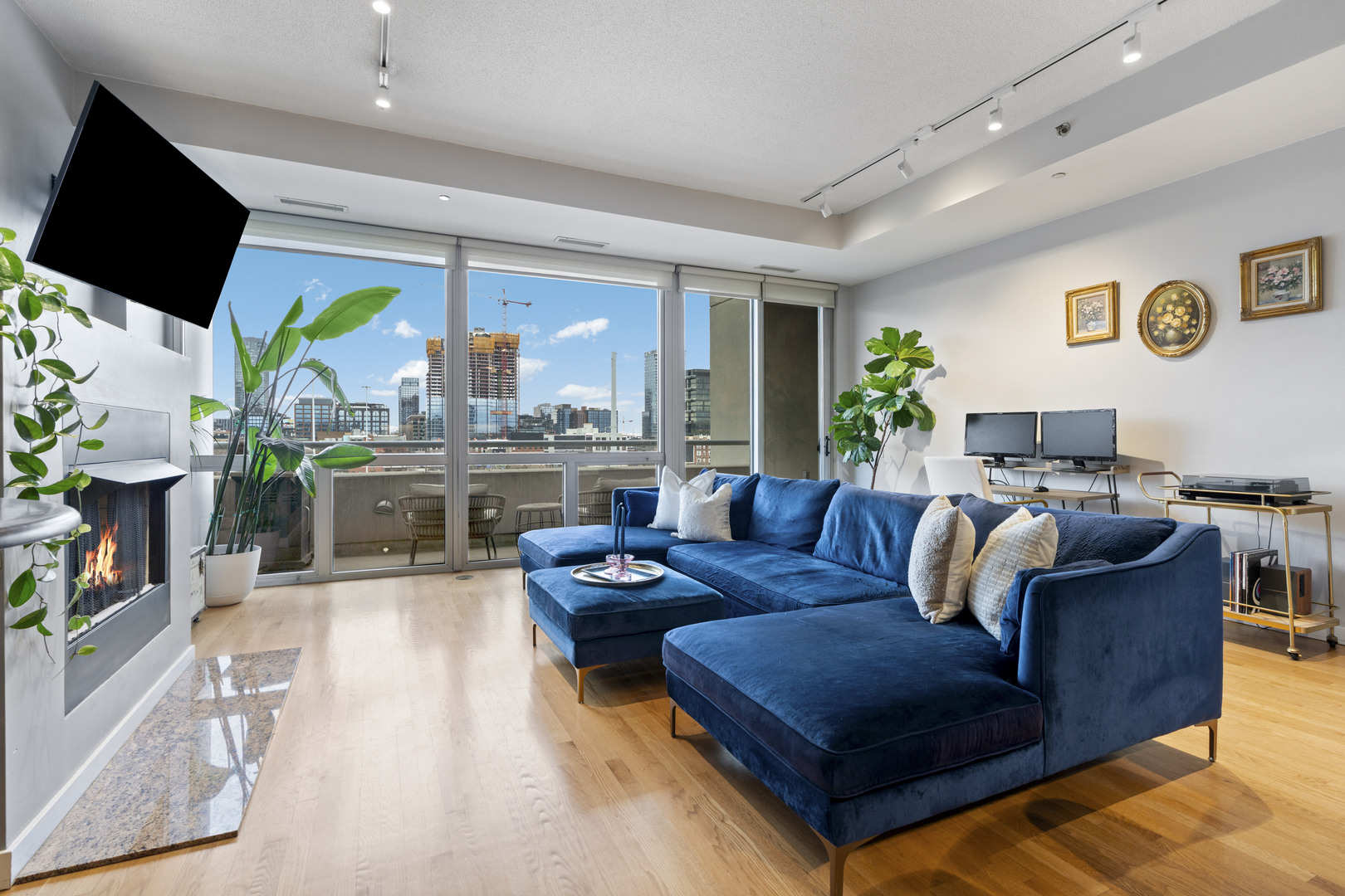 950 W Erie Street Unit: 602