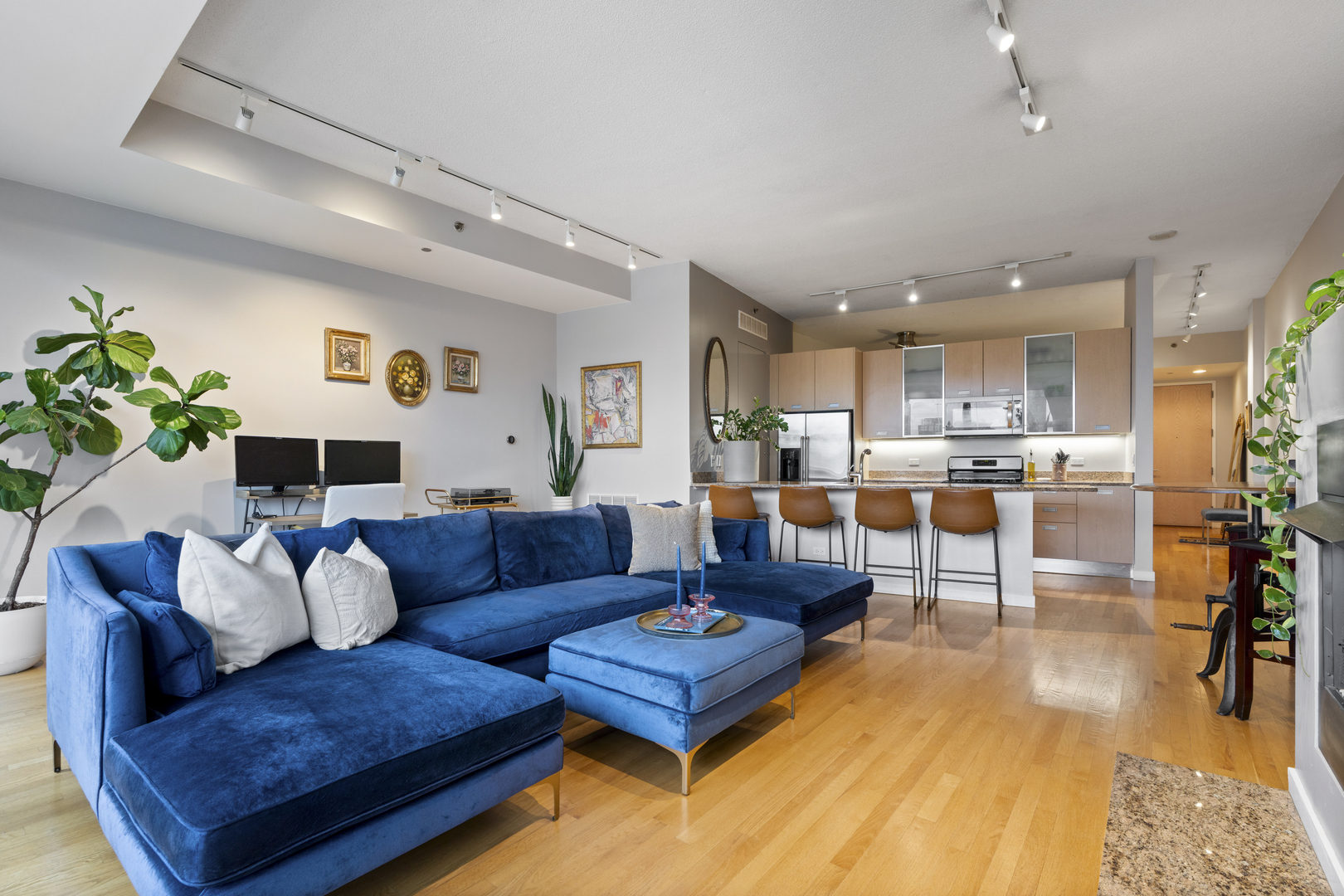 950 W Erie Street Unit: 602