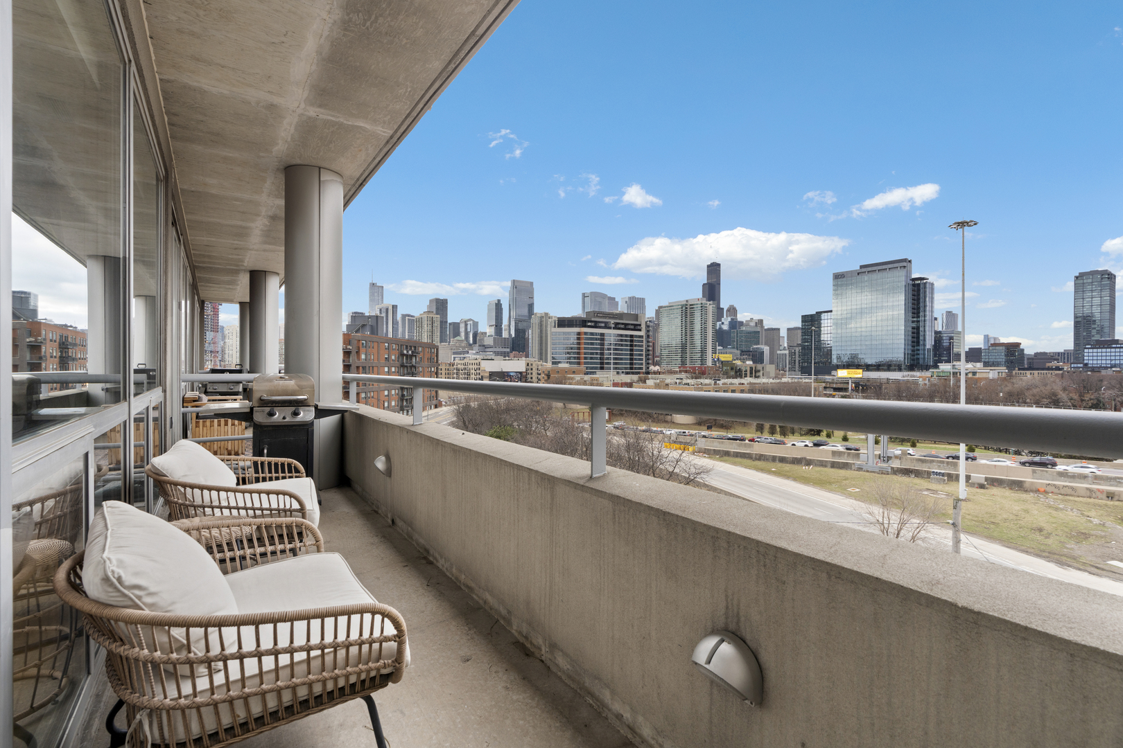 950 W Erie Street Unit: 602