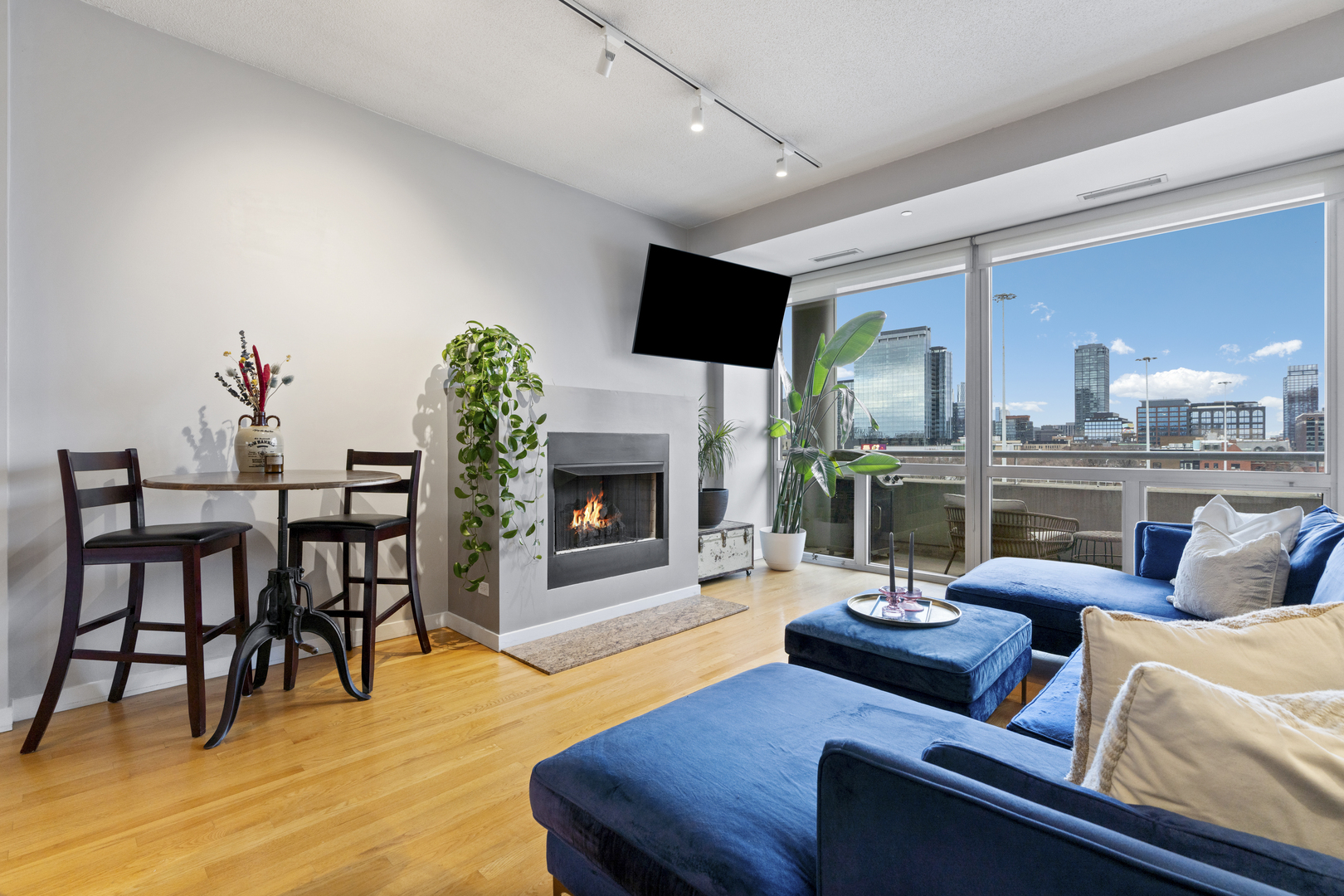 950 W Erie Street Unit: 602