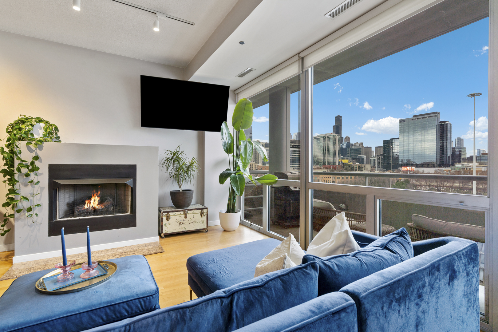 950 W Erie Street Unit: 602