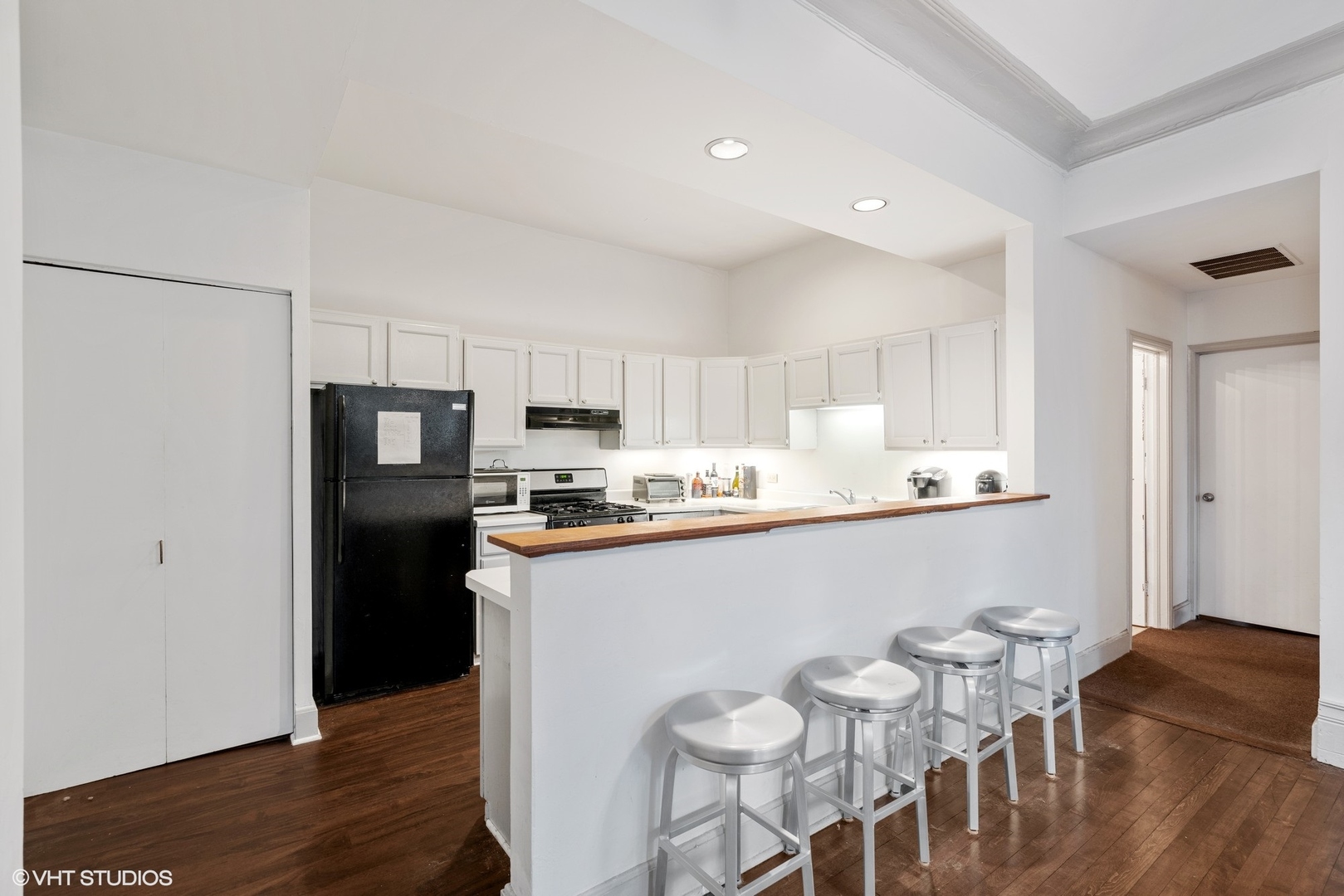 1200 W Webster Avenue Unit: 2