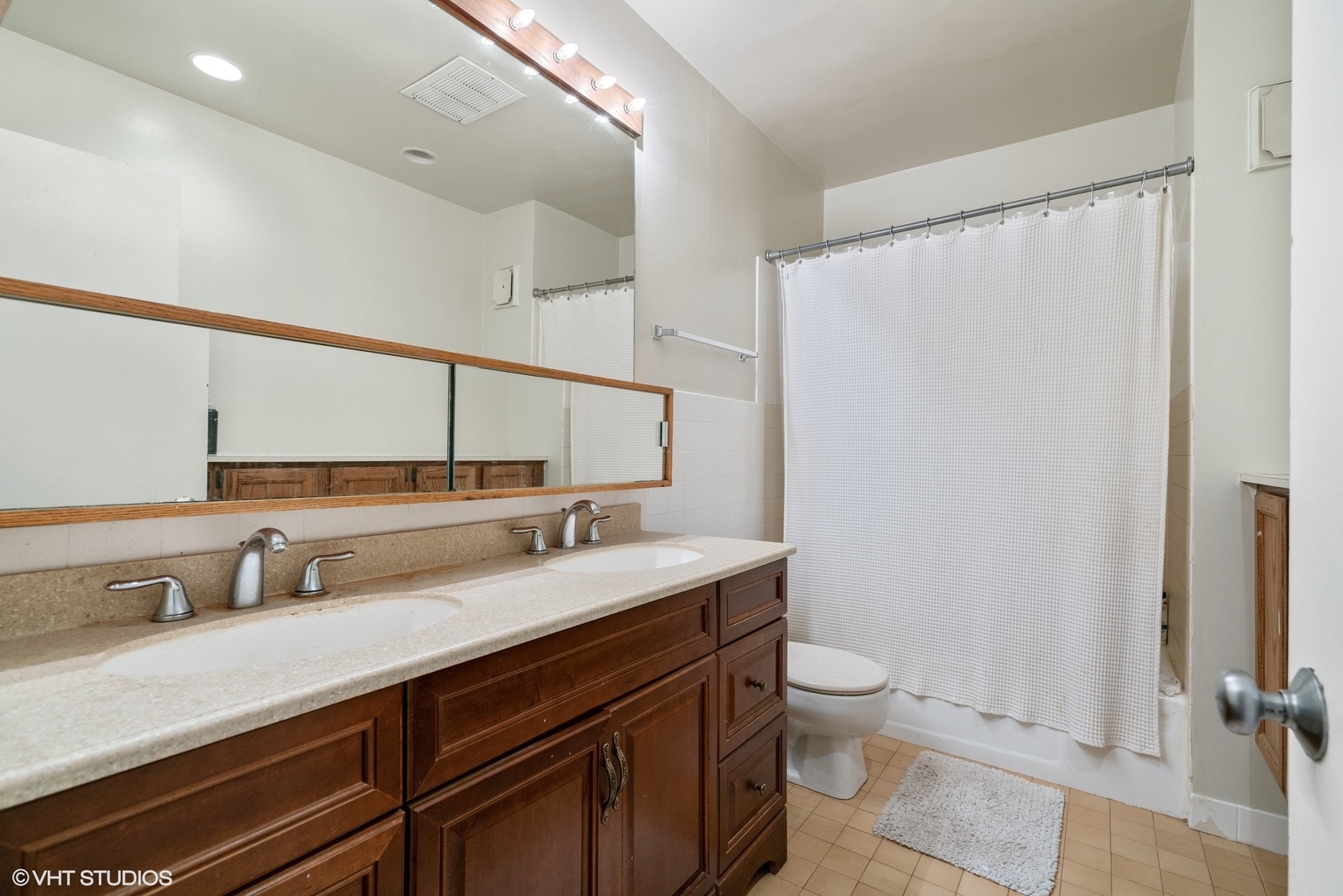 1200 W Webster Avenue Unit: 2