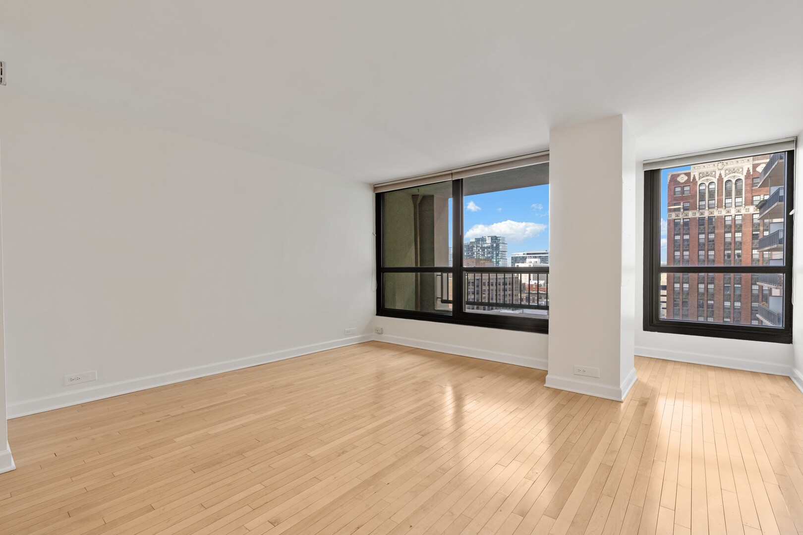 1030 N State Street Unit: 5M