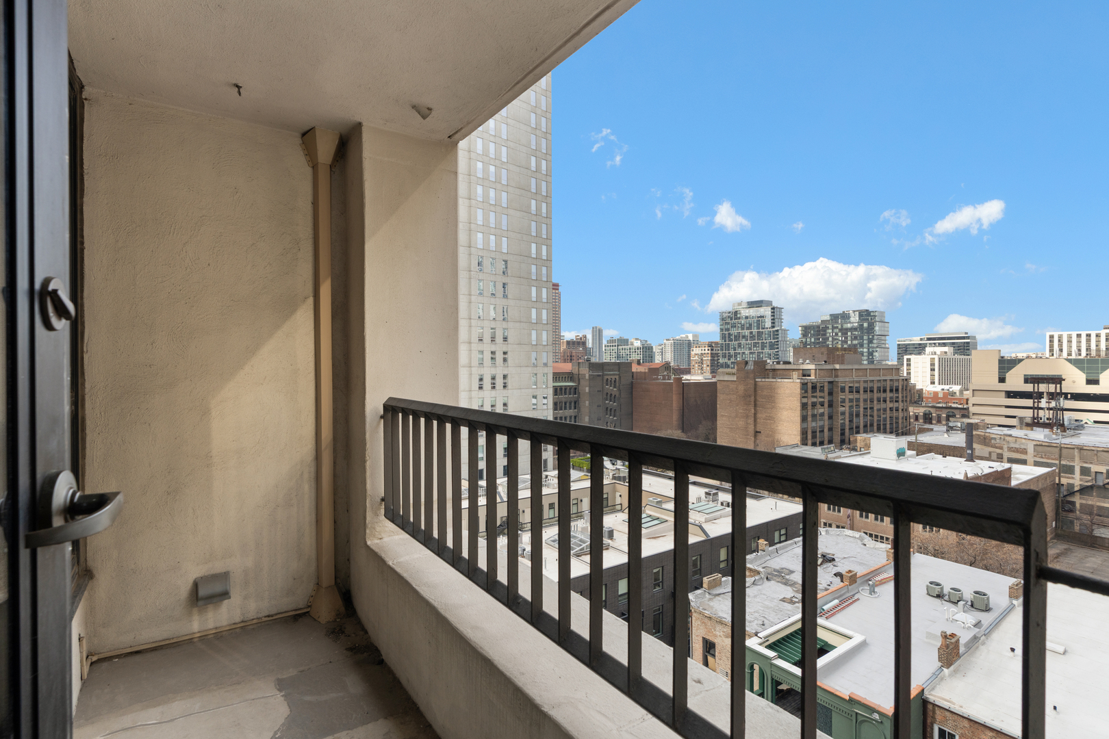 1030 N State Street Unit: 5M