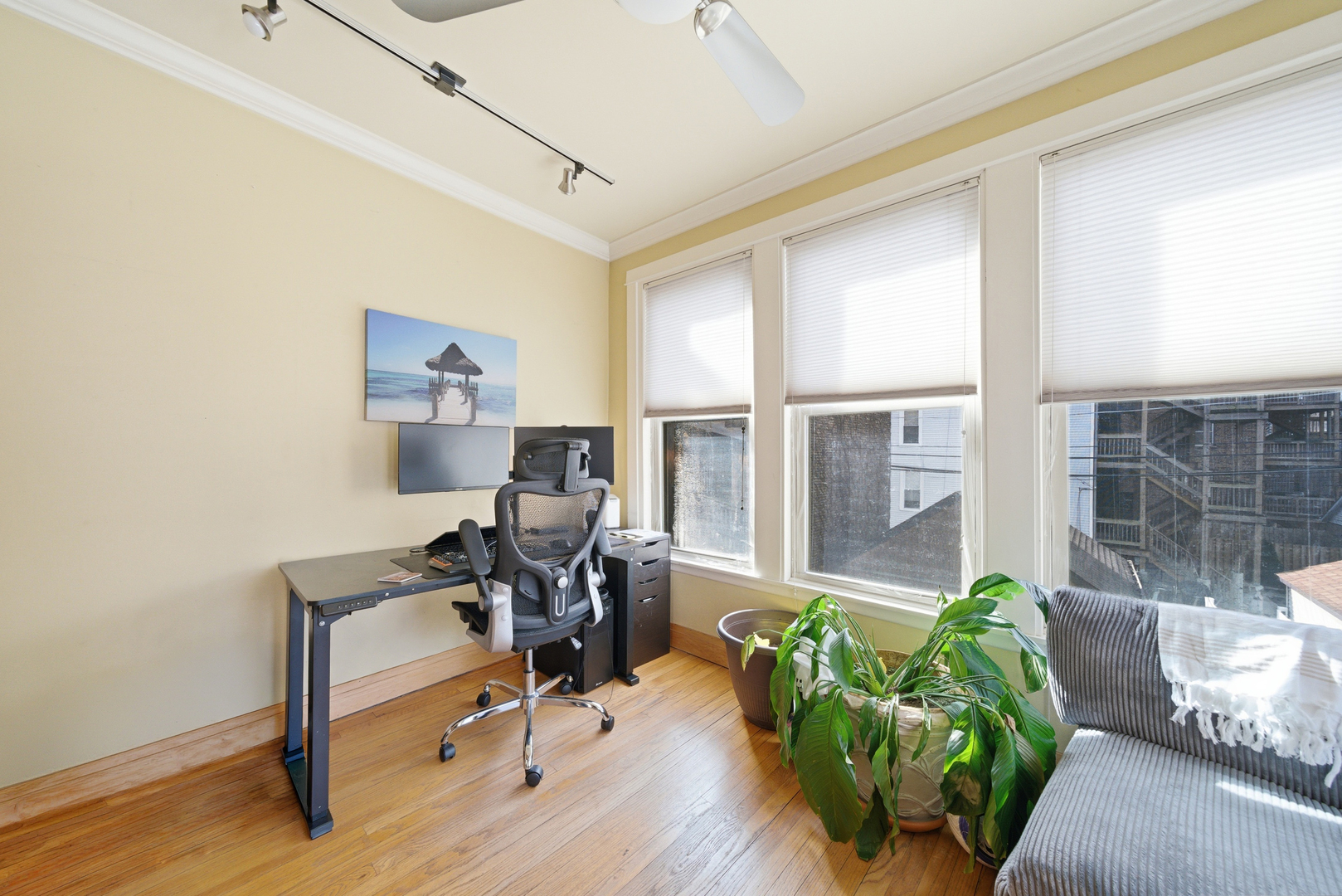 1539 W Addison Street