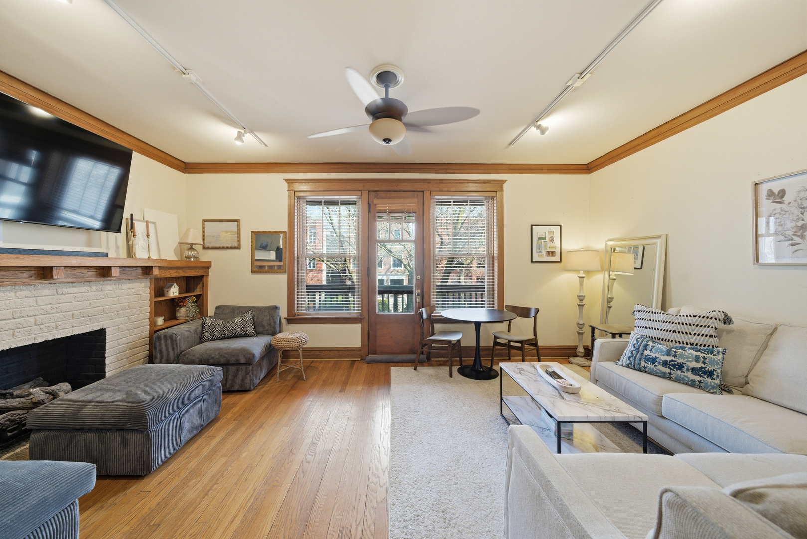 1539 W Addison Street