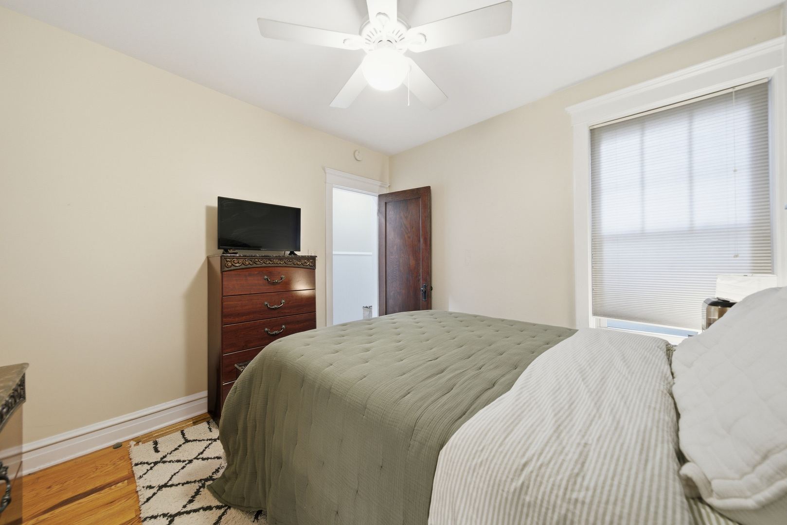 1539 W Addison Street