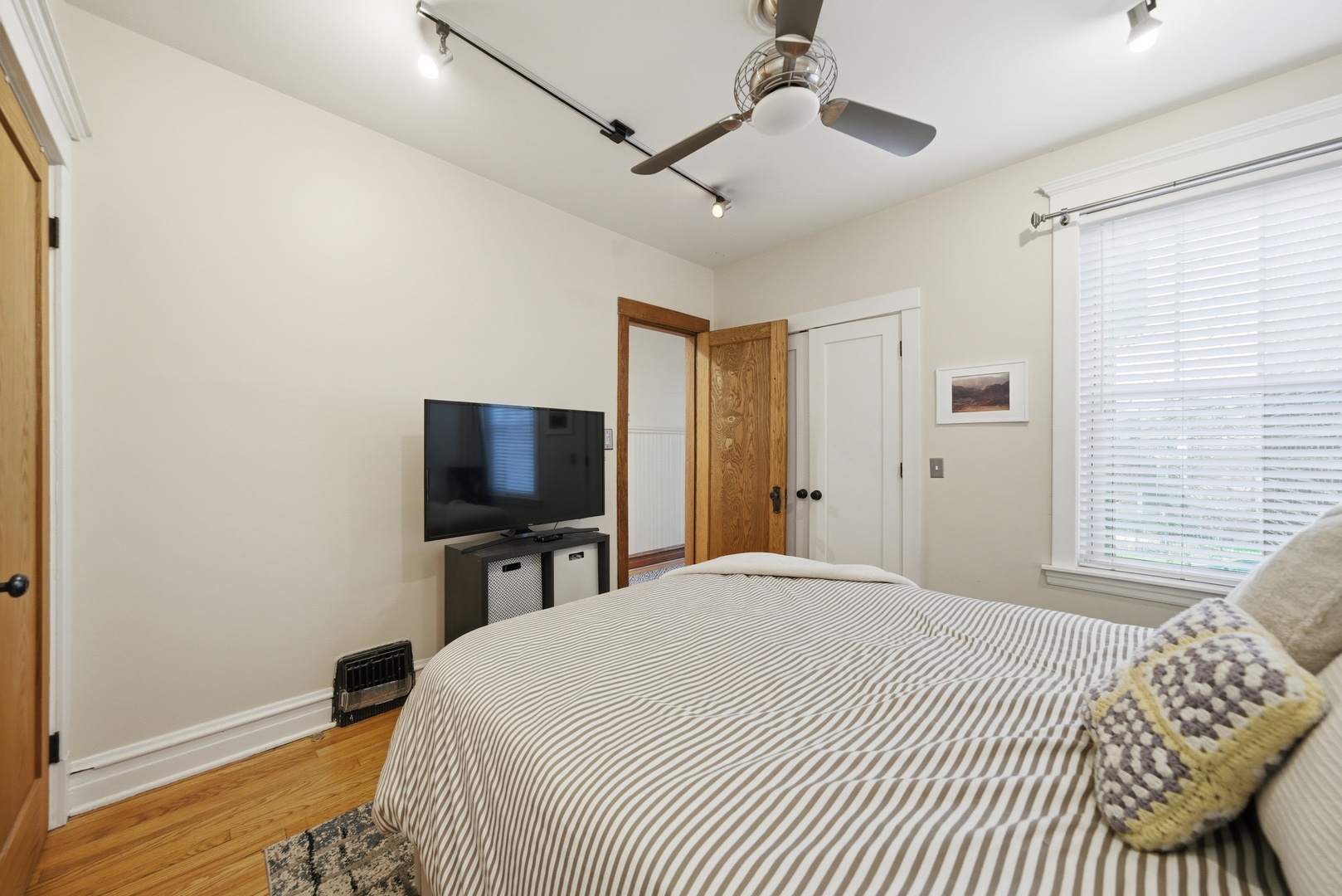 1539 W Addison Street