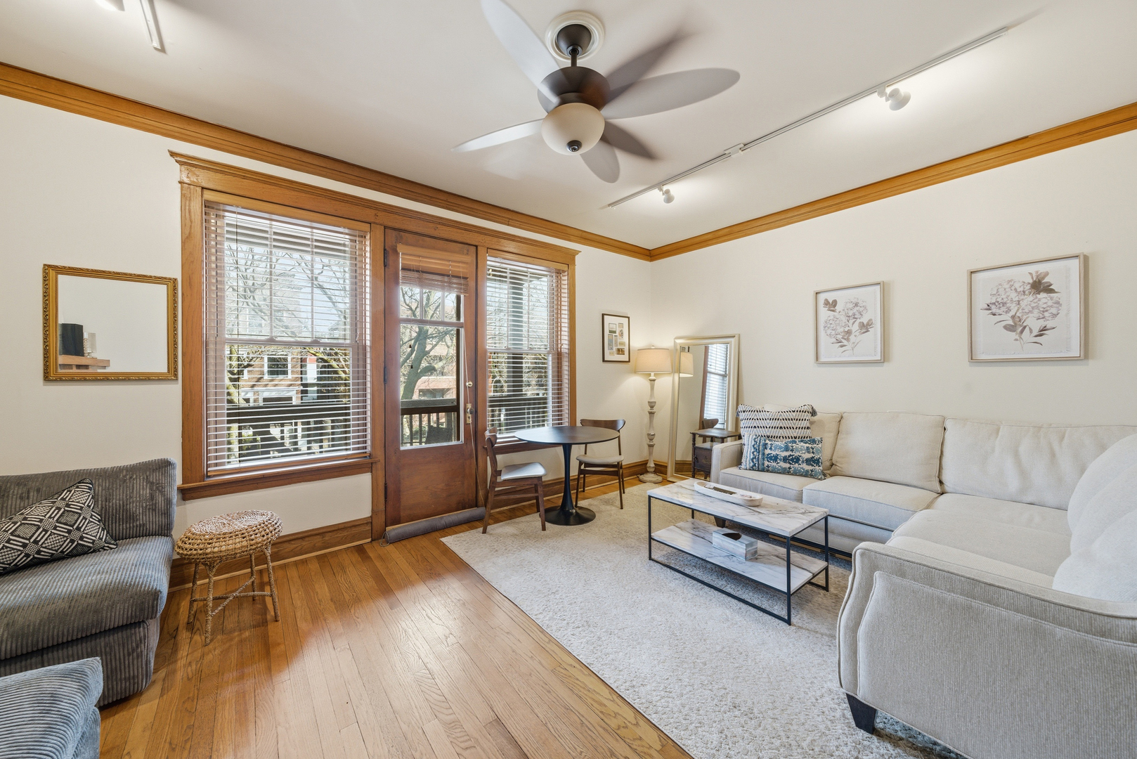 1539 W Addison Street