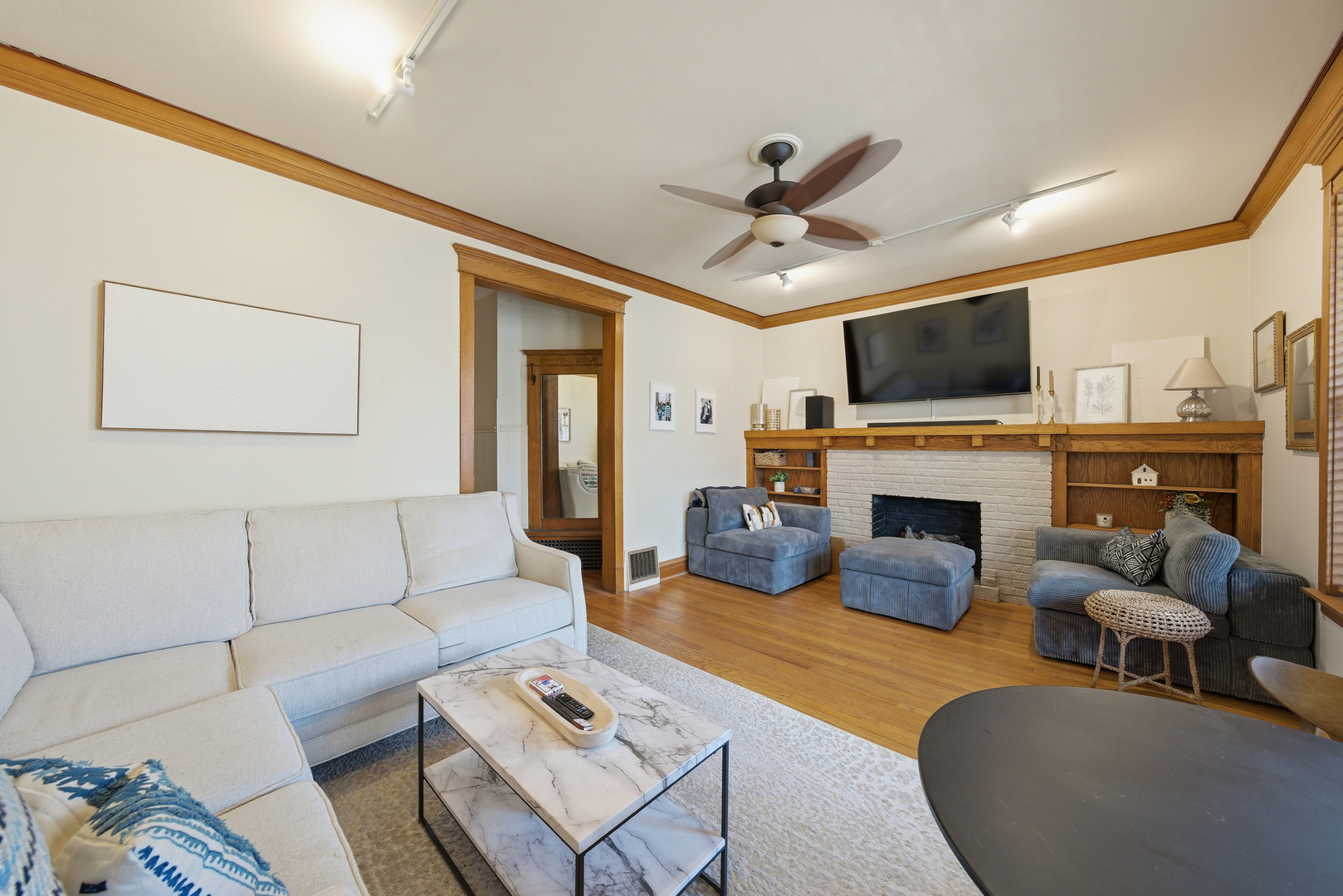 1539 W Addison Street