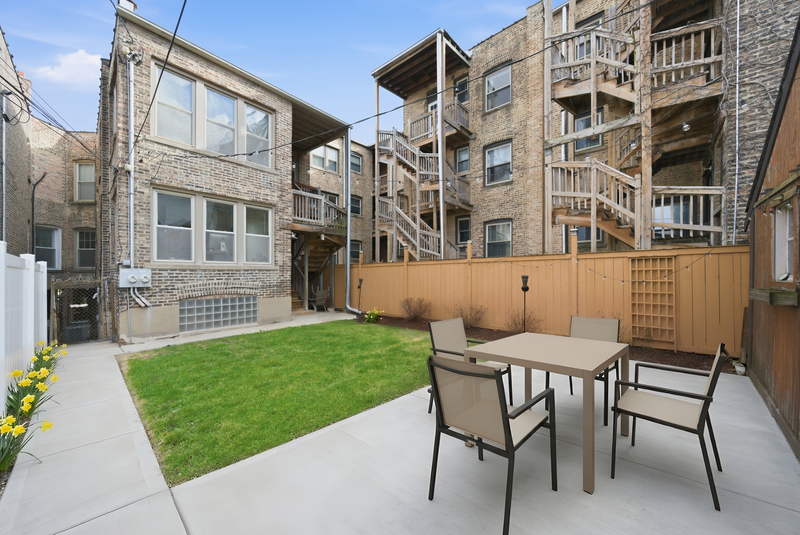 1539 W Addison Street