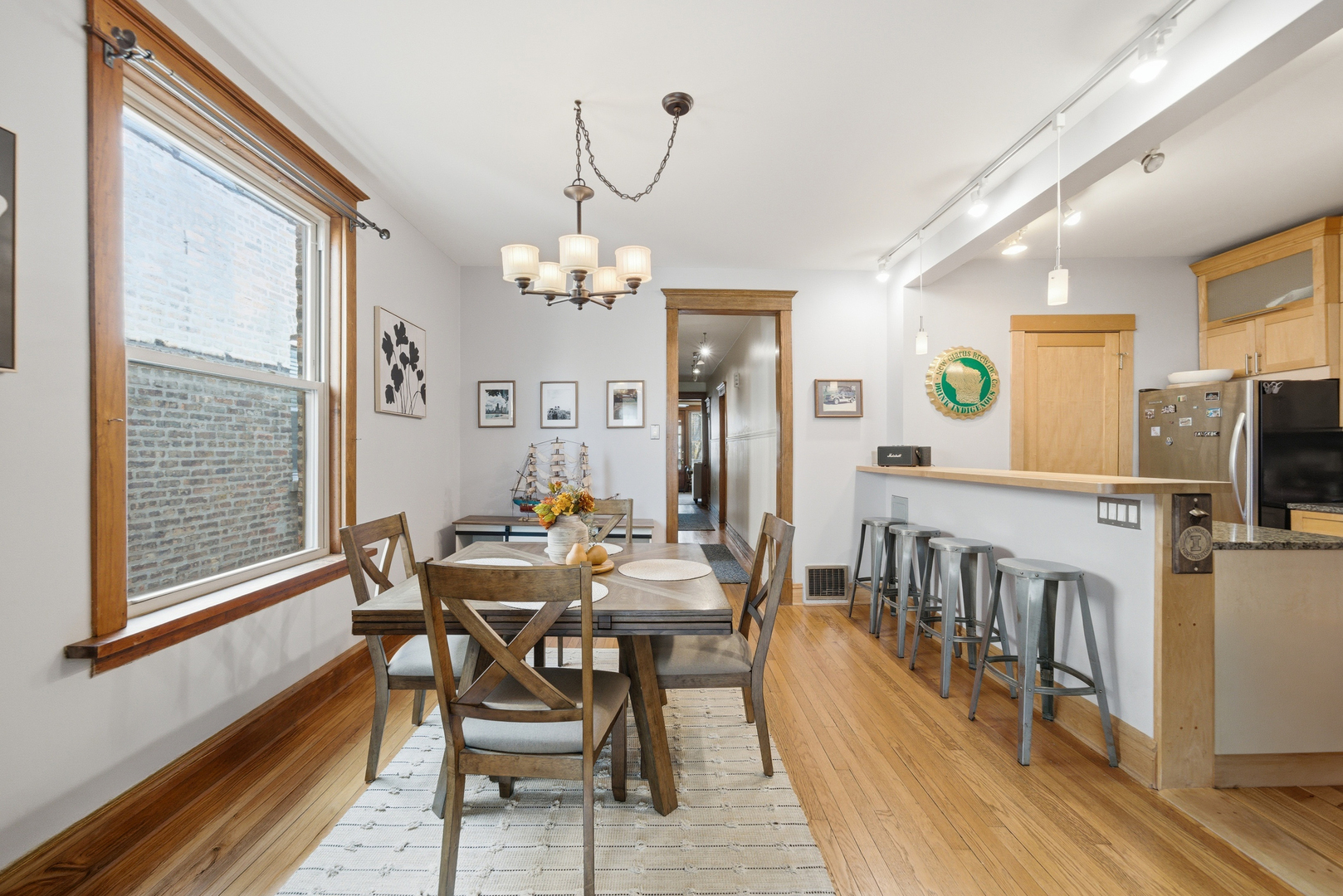 1539 W Addison Street