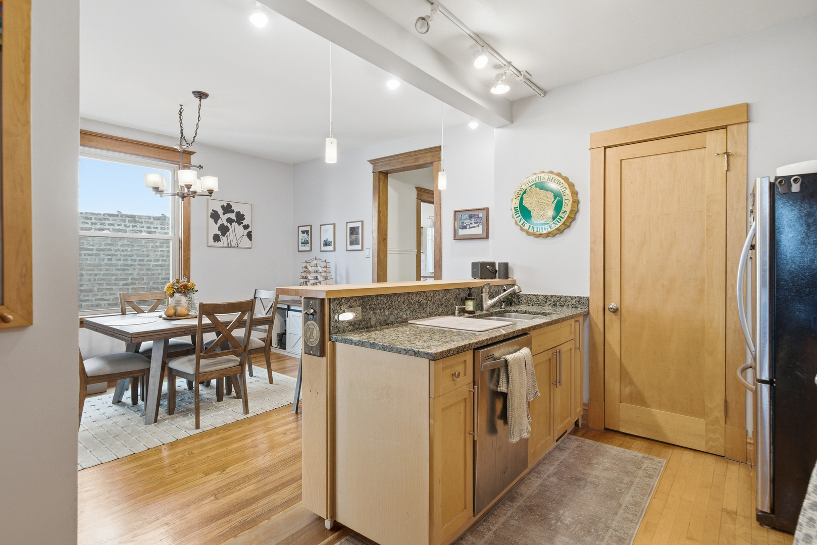 1539 W Addison Street