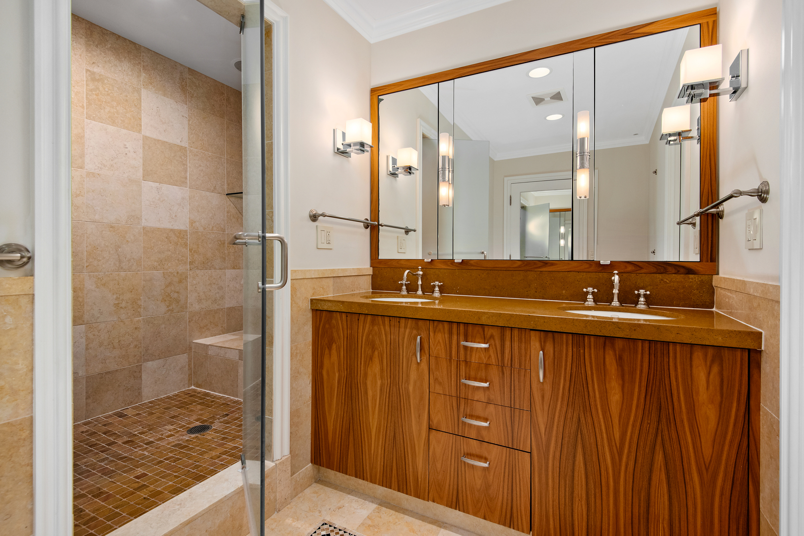 421 W Melrose Street Unit: 18BC