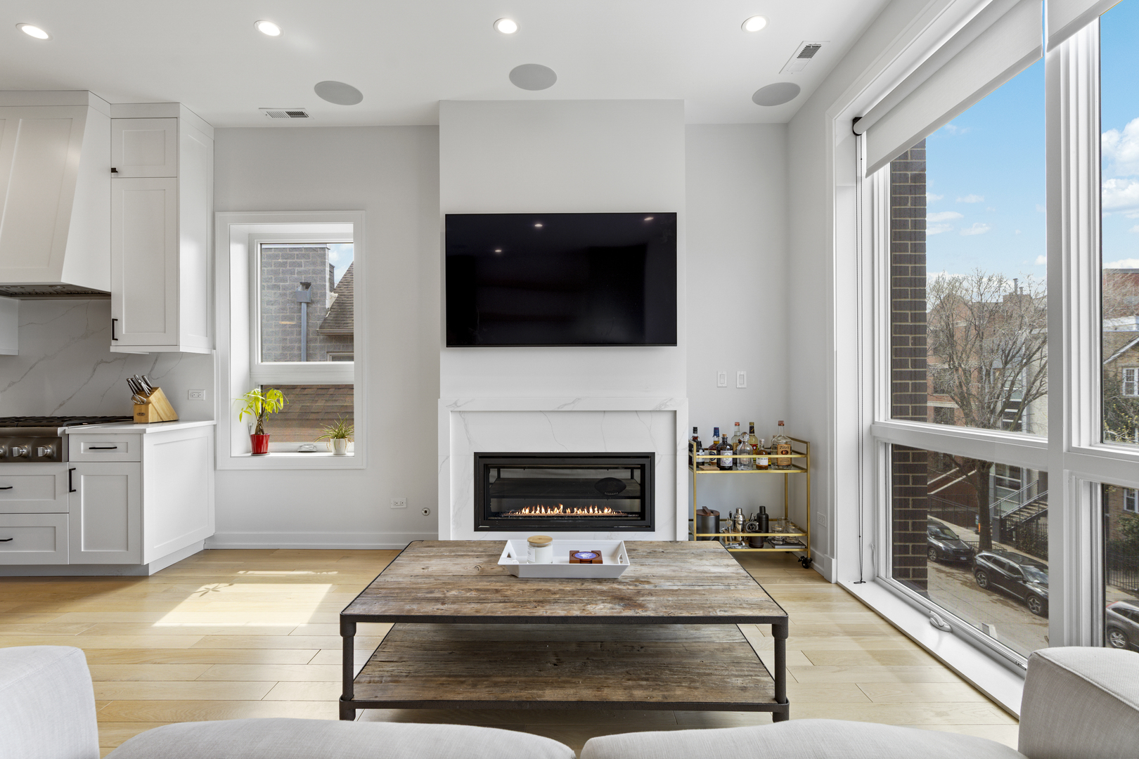 1525 N Bosworth Avenue Unit: 3S