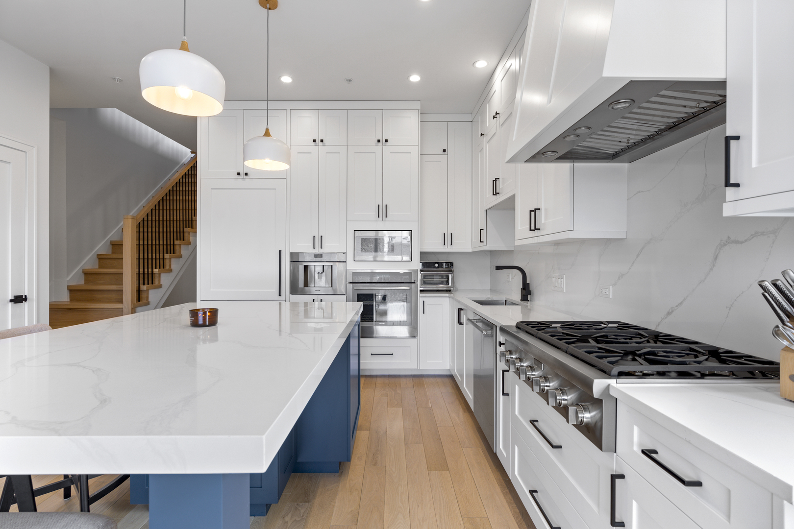 1525 N Bosworth Avenue Unit: 3S