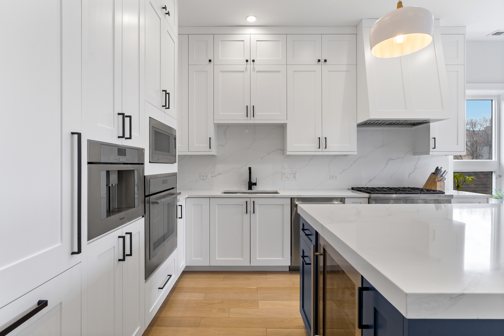 1525 N Bosworth Avenue Unit: 3S