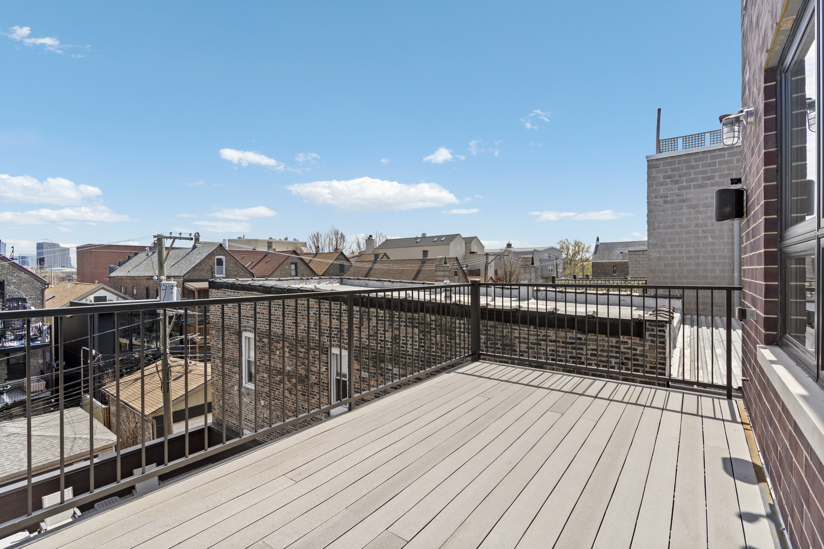 1525 N Bosworth Avenue Unit: 3S