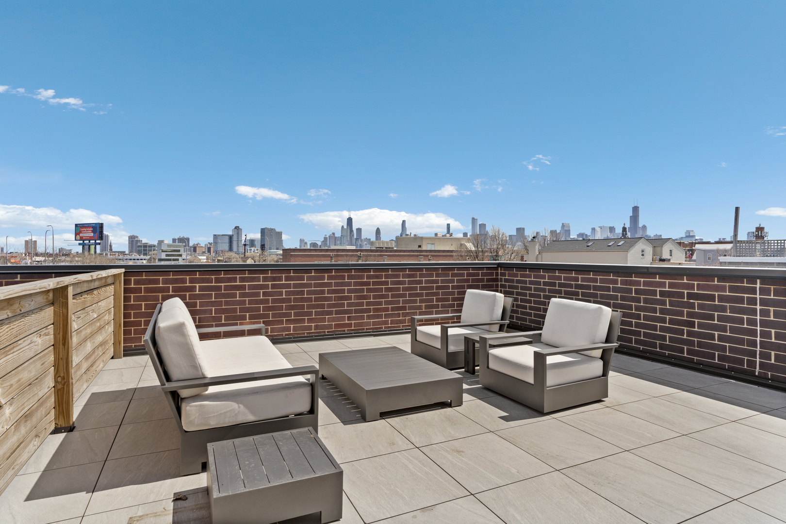 1525 N Bosworth Avenue Unit: 3S