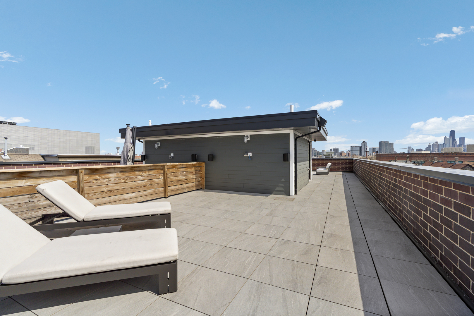 1525 N Bosworth Avenue Unit: 3S