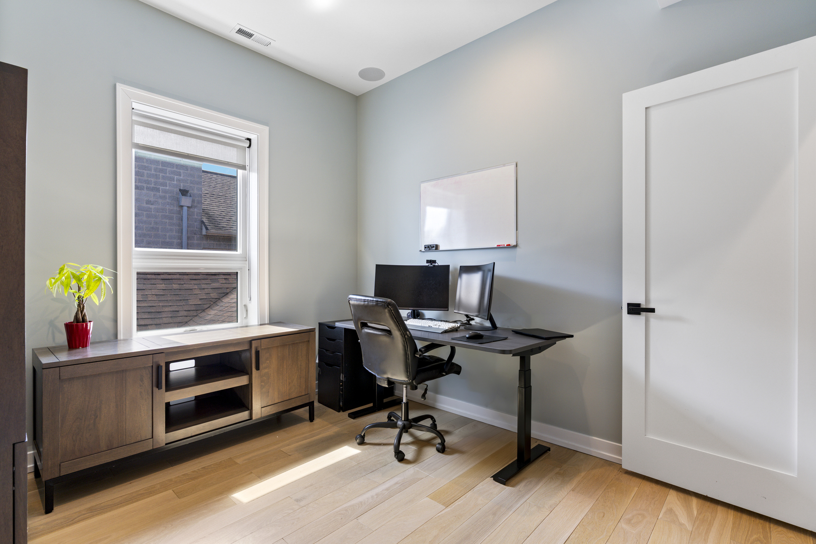 1525 N Bosworth Avenue Unit: 3S