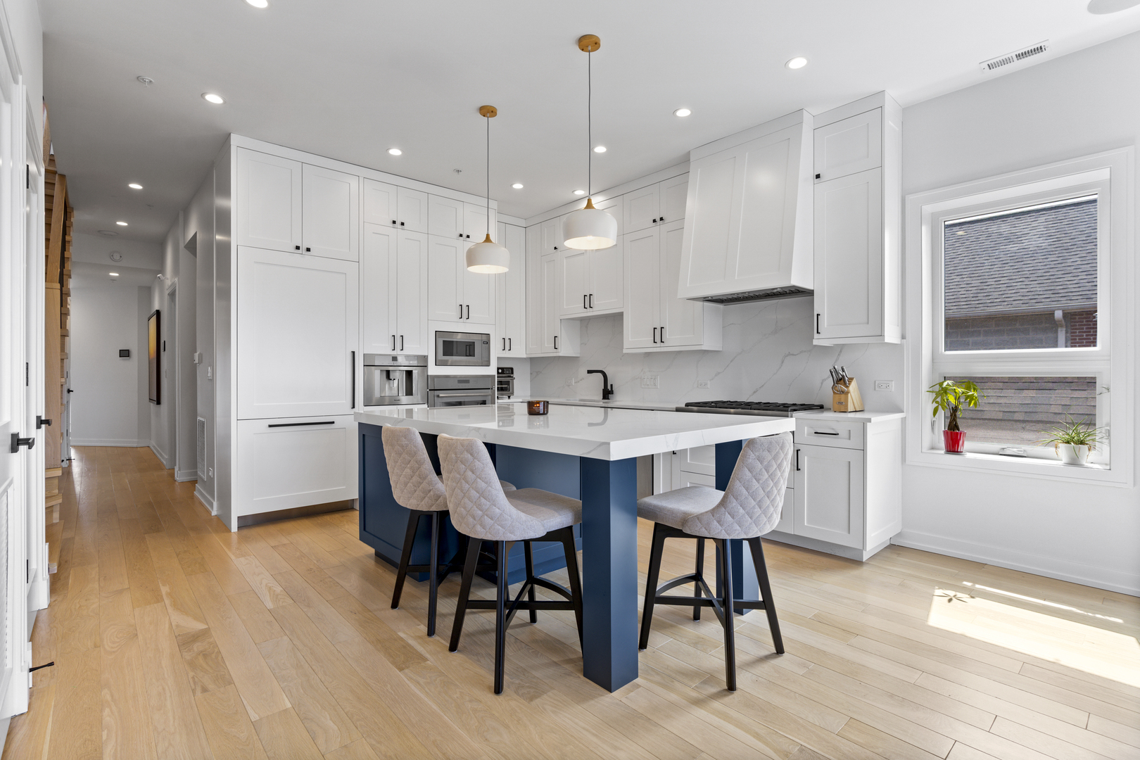 1525 N Bosworth Avenue Unit: 3S