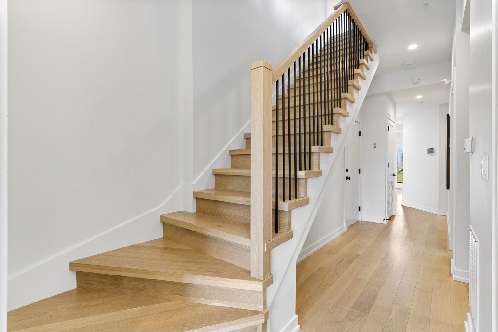 1525 N Bosworth Avenue Unit: 3S