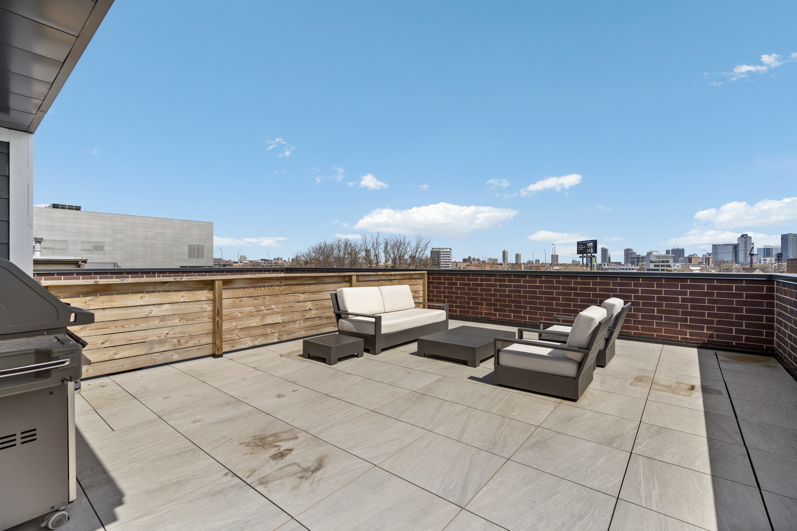 1525 N Bosworth Avenue Unit: 3S