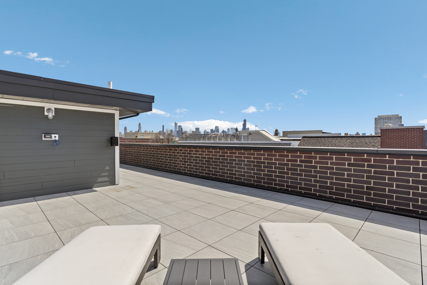 1525 N Bosworth Avenue Unit: 3S