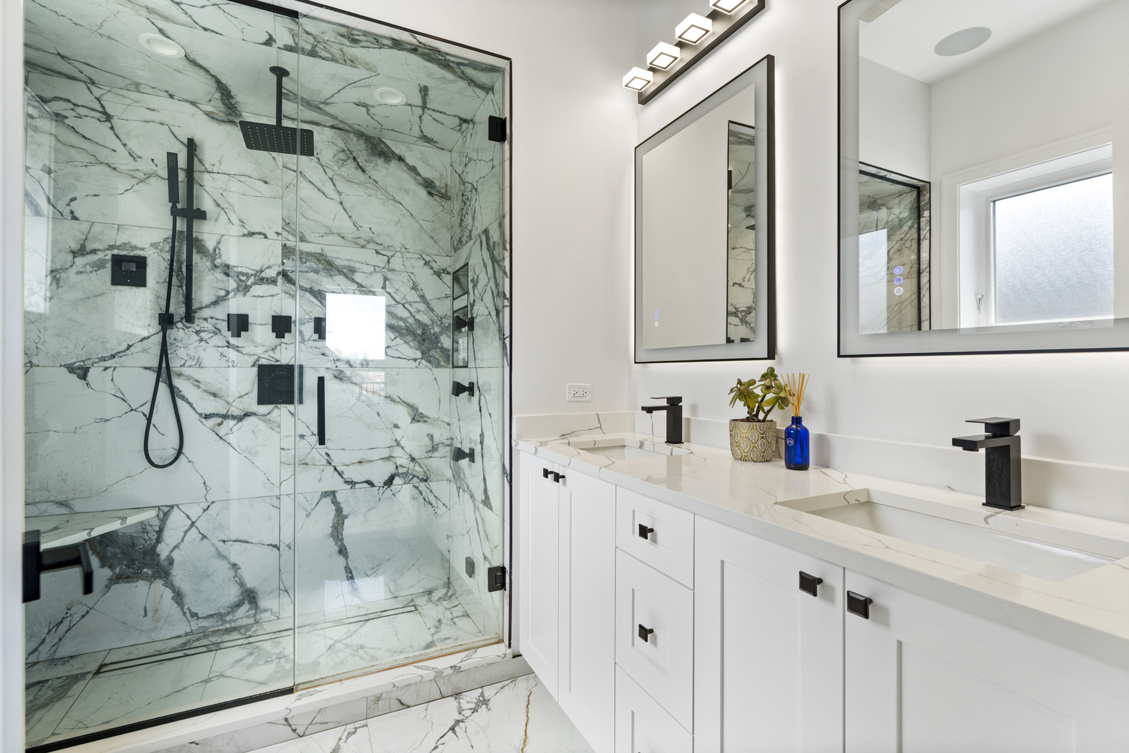 1525 N Bosworth Avenue Unit: 3S