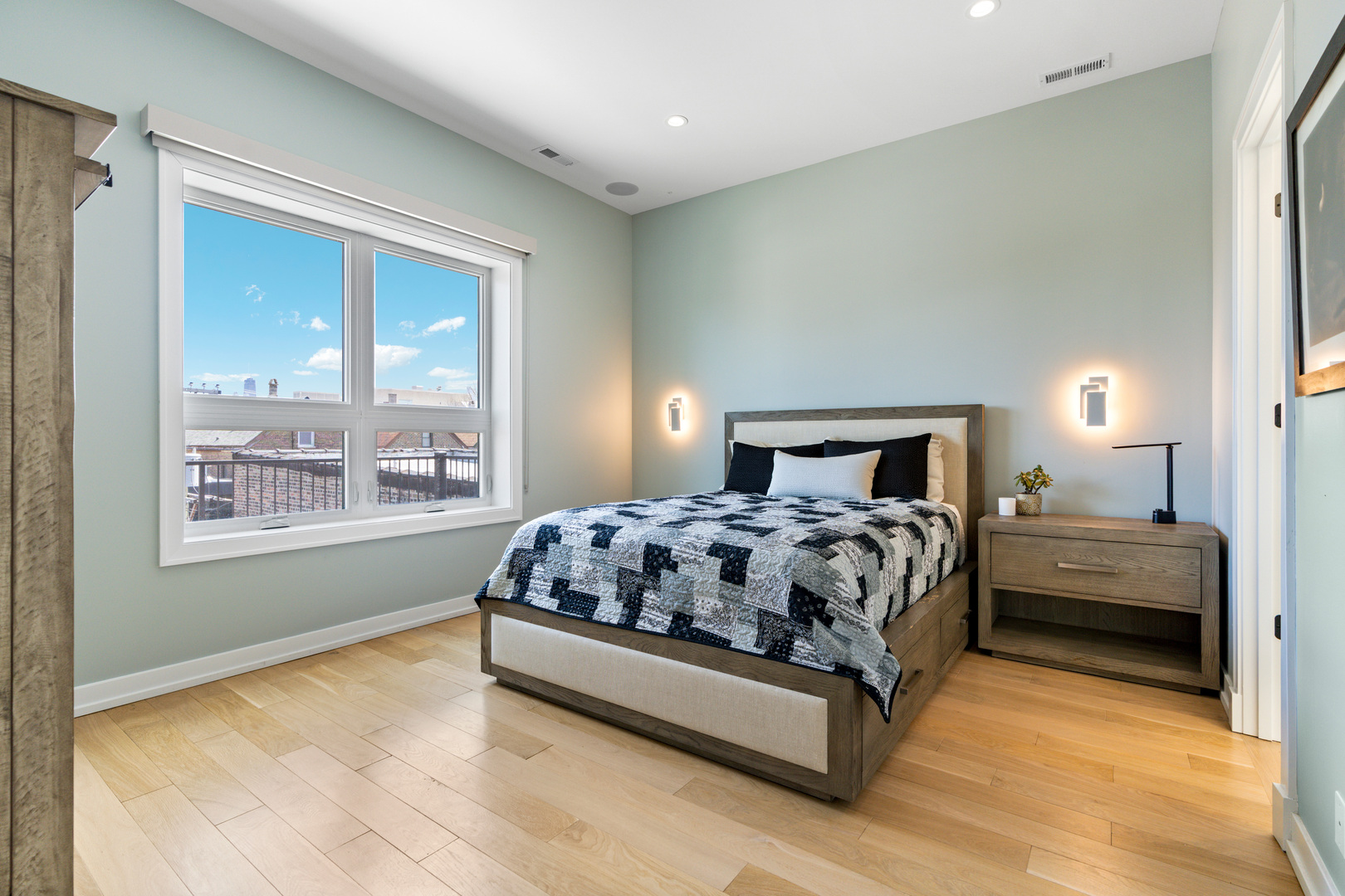 1525 N Bosworth Avenue Unit: 3S