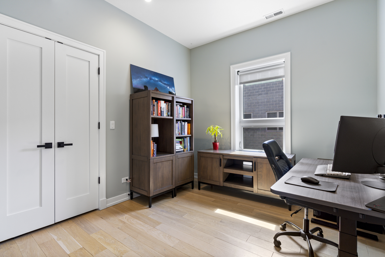 1525 N Bosworth Avenue Unit: 3S