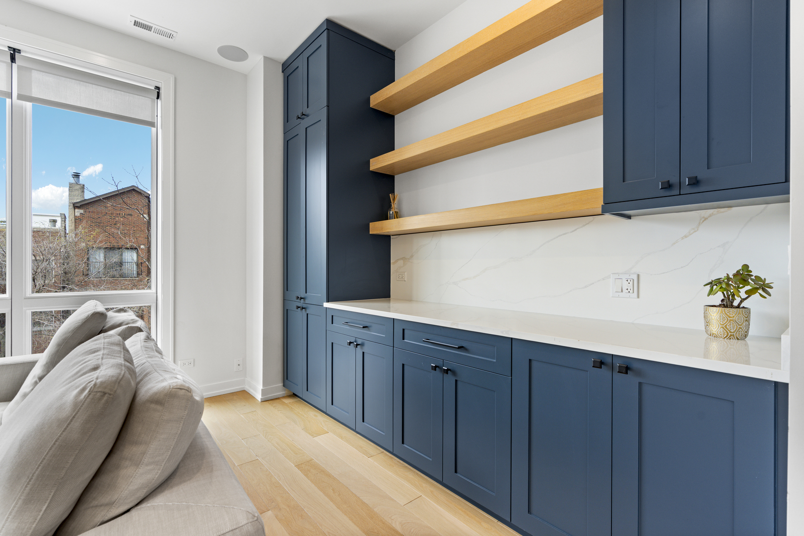 1525 N Bosworth Avenue Unit: 3S