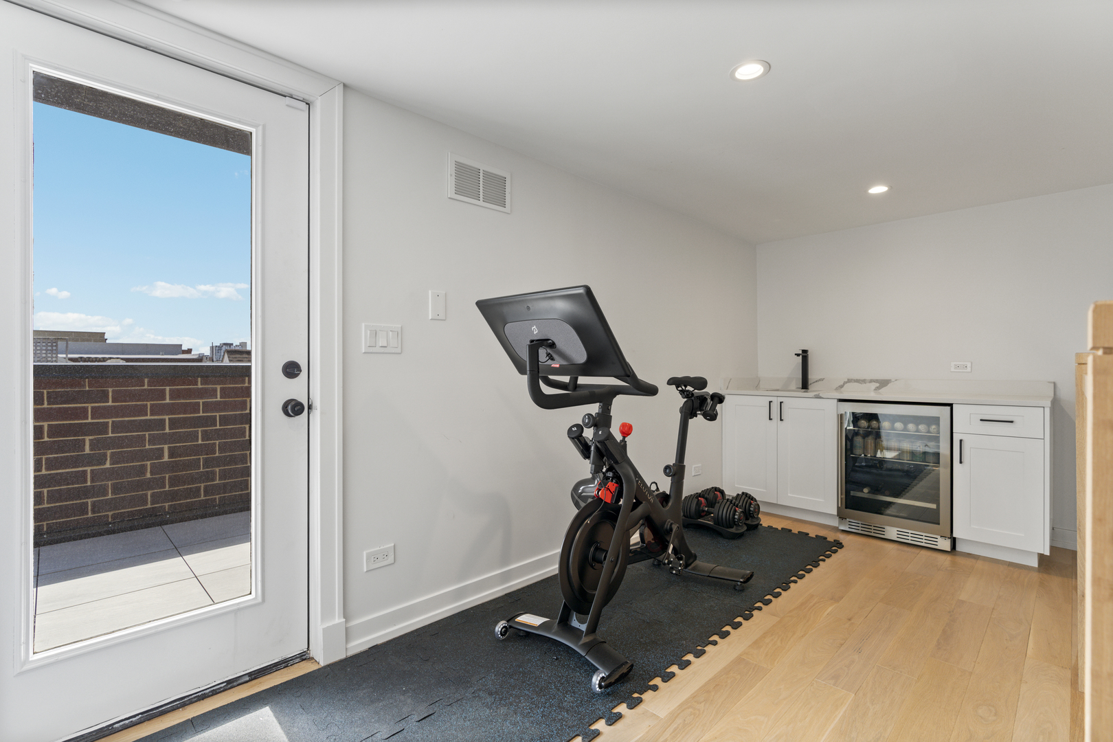 1525 N Bosworth Avenue Unit: 3S