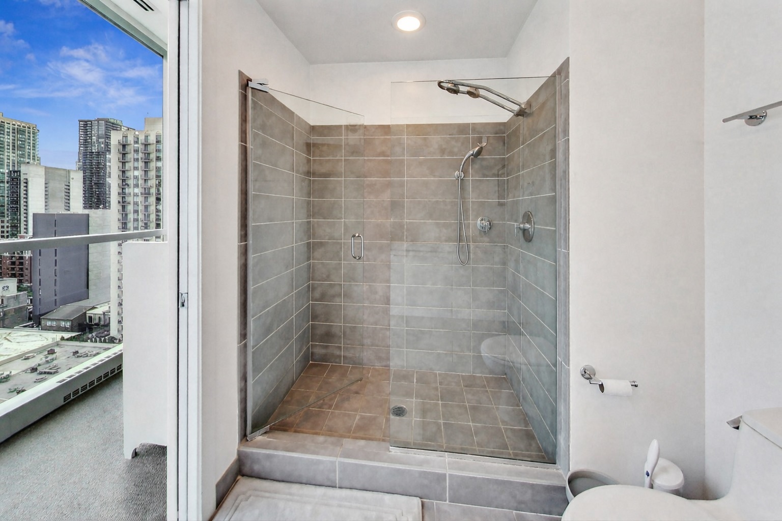 110 W SUPERIOR Street Unit: 1704