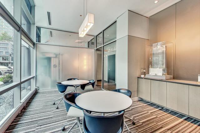 110 W SUPERIOR Street Unit: 1704