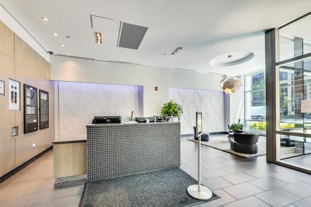 110 W SUPERIOR Street Unit: 1704