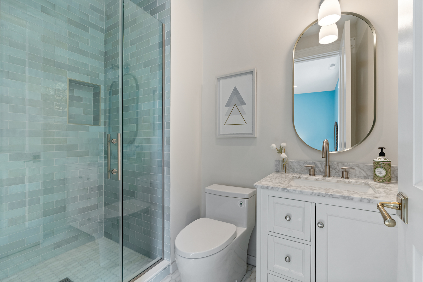 835 W Chalmers Place