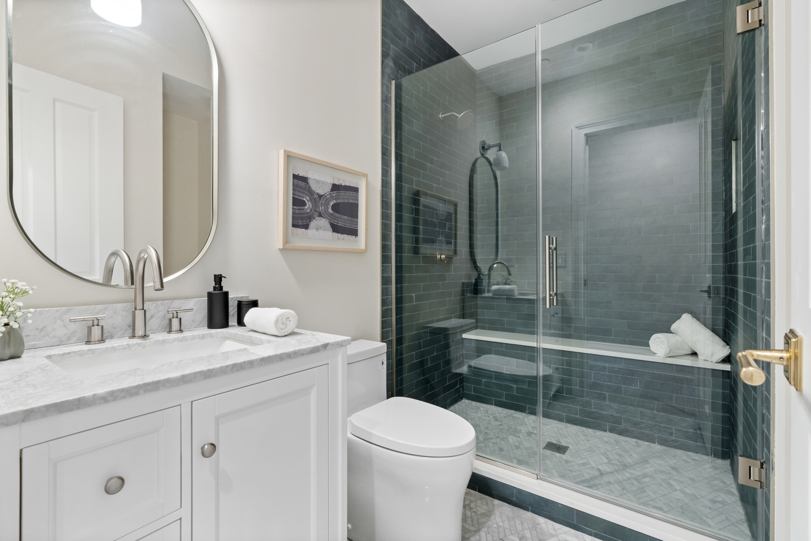 835 W Chalmers Place