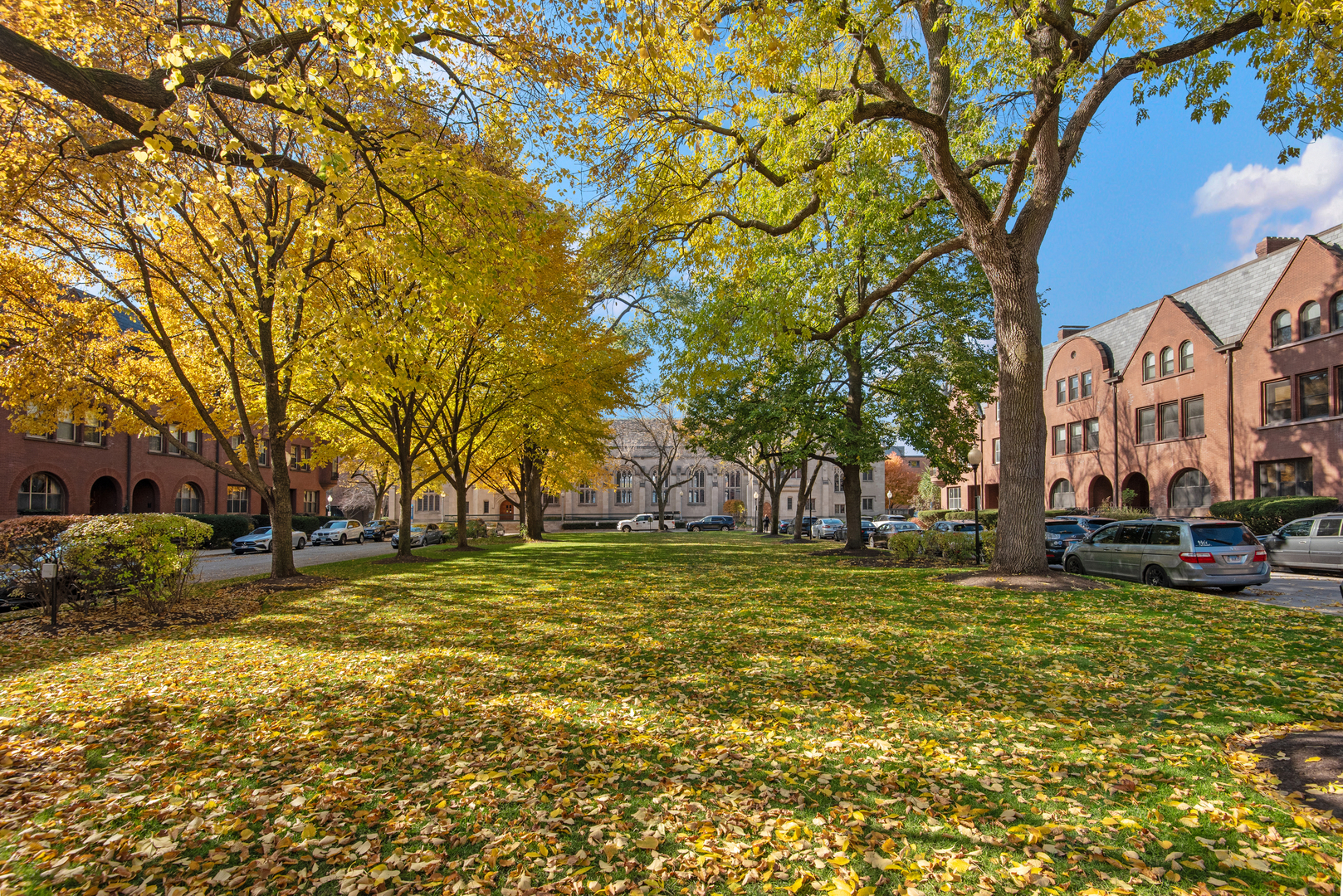 835 W Chalmers Place