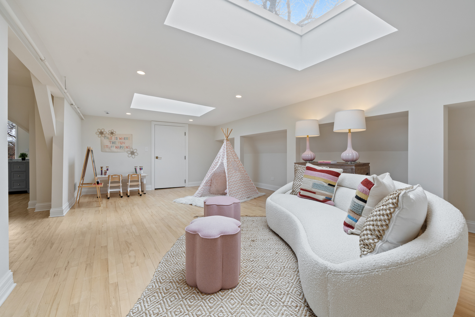 835 W Chalmers Place