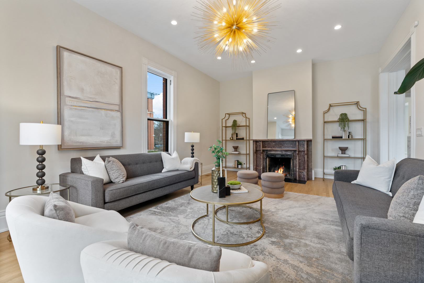 835 W Chalmers Place