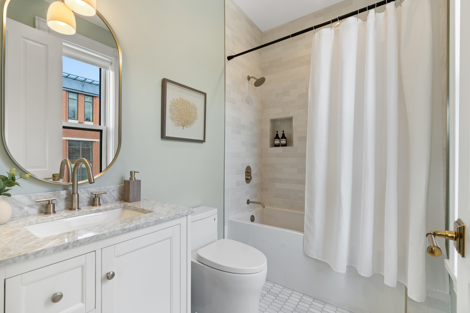 835 W Chalmers Place