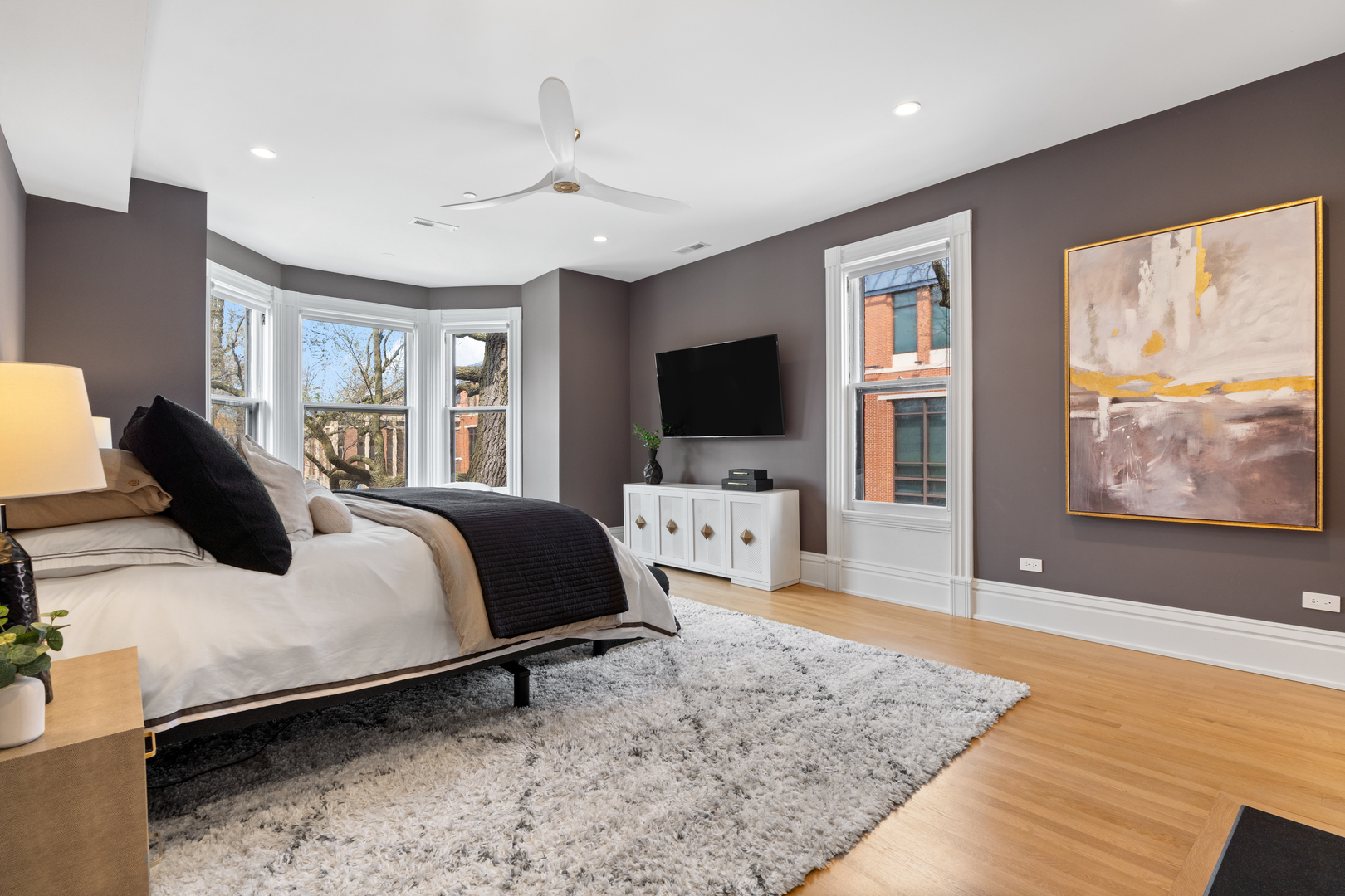 835 W Chalmers Place