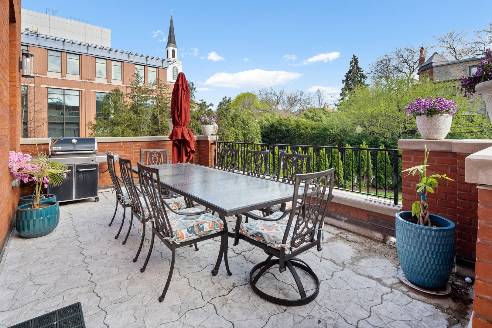 835 W Chalmers Place